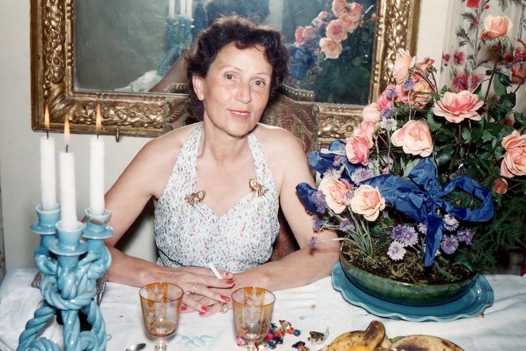 Zoé HÉRY à Nice pour le réveillon 1954. © Domaine Saint-Antonin