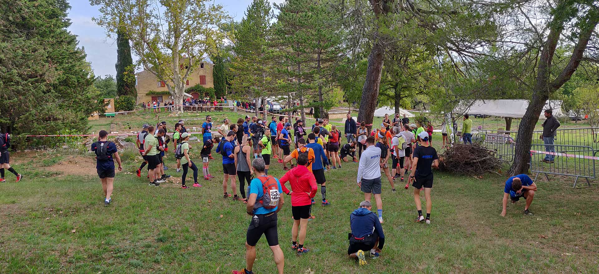 Départ du Trail de Jouques 2019 au Domaine Saint-Antonin ©Domaine Saint-Antonin - Association TOUN / Mathieu CHARREYRE